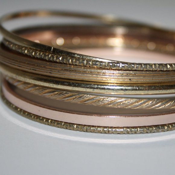 Beautiful set of gold and rose gold bangle bracelet set of 9 7" - Picture 2 of 4